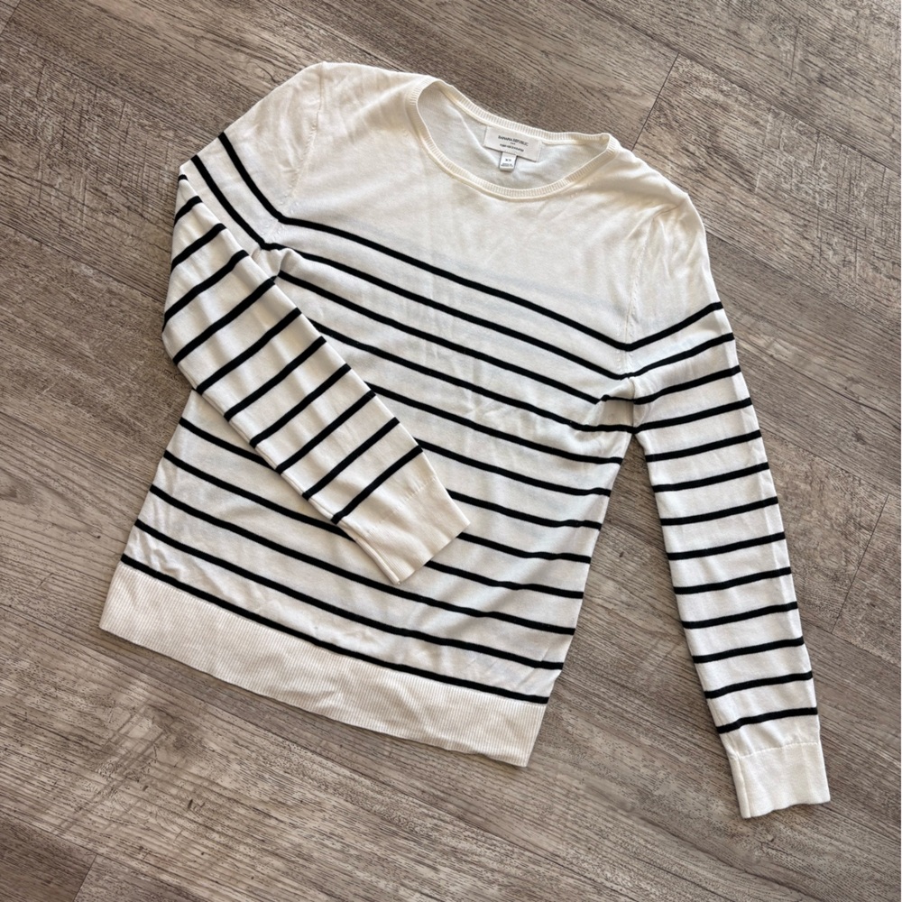 Banana Republic White & Black Striped Crewneck Knit Sweater - XS